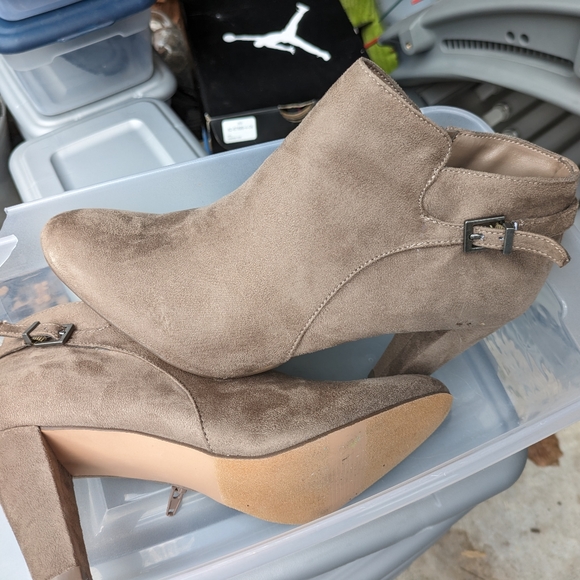 XOXO Booties - Picture 1 of 2